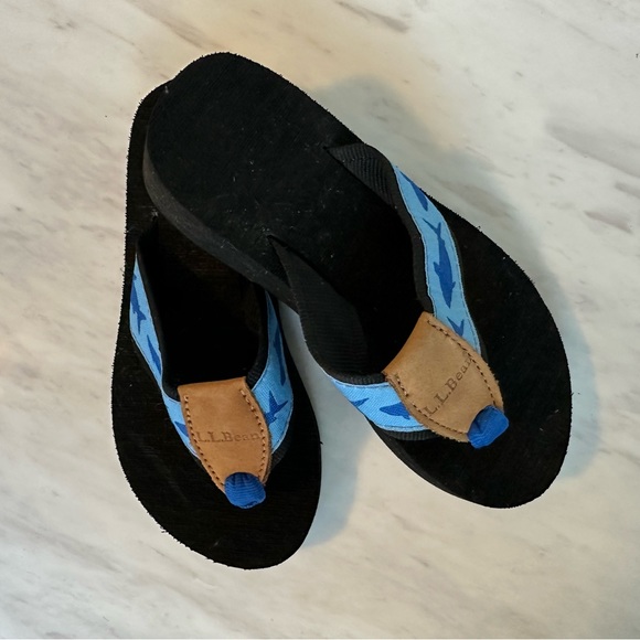 LL Bean flip flops with shark print - Picture 2 of 4